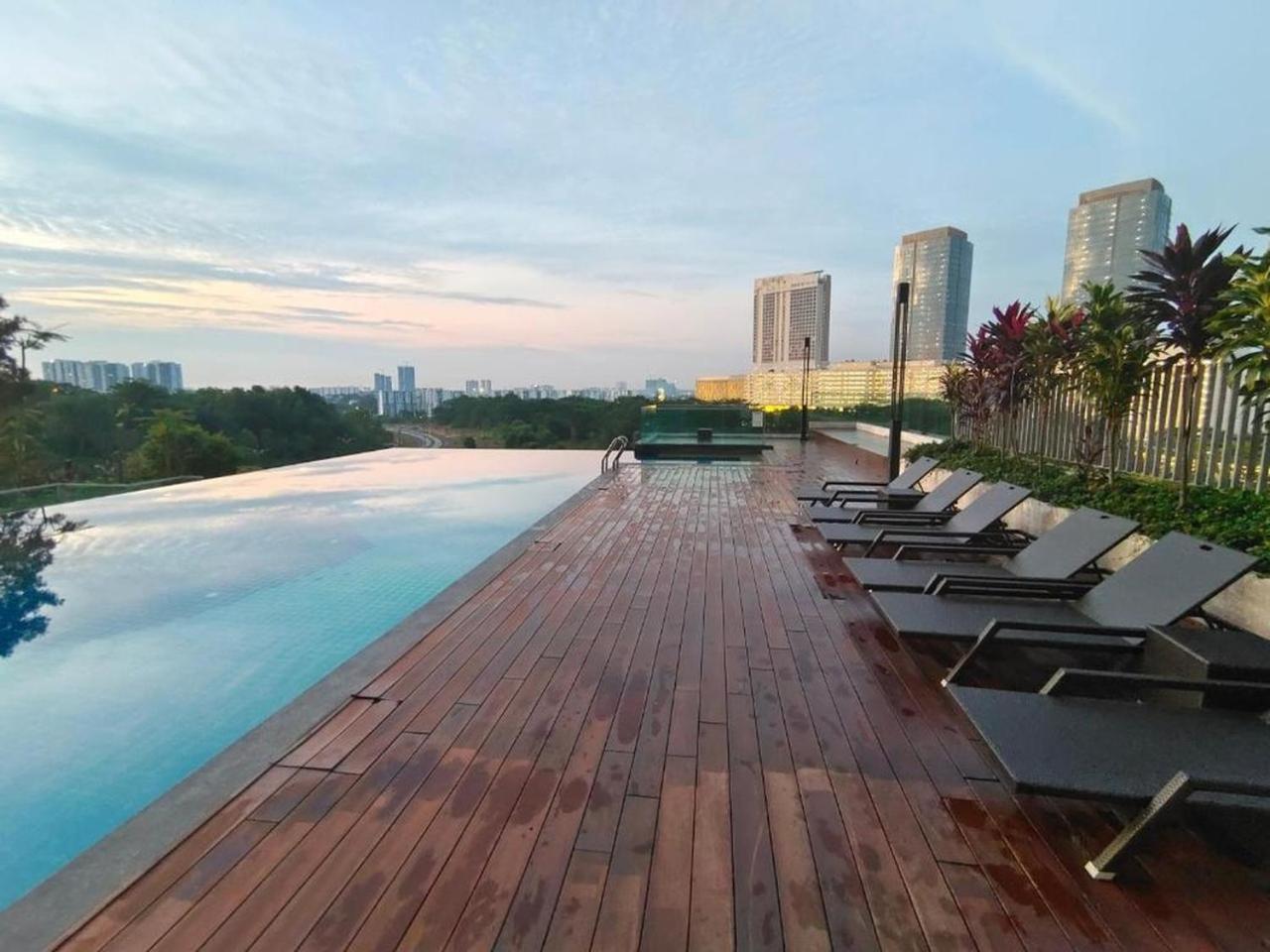 2br Wifi, Mid Valley, Mosaic Southkey, 5-7 Pax, 7 Mins To Ciq Johor Bahru