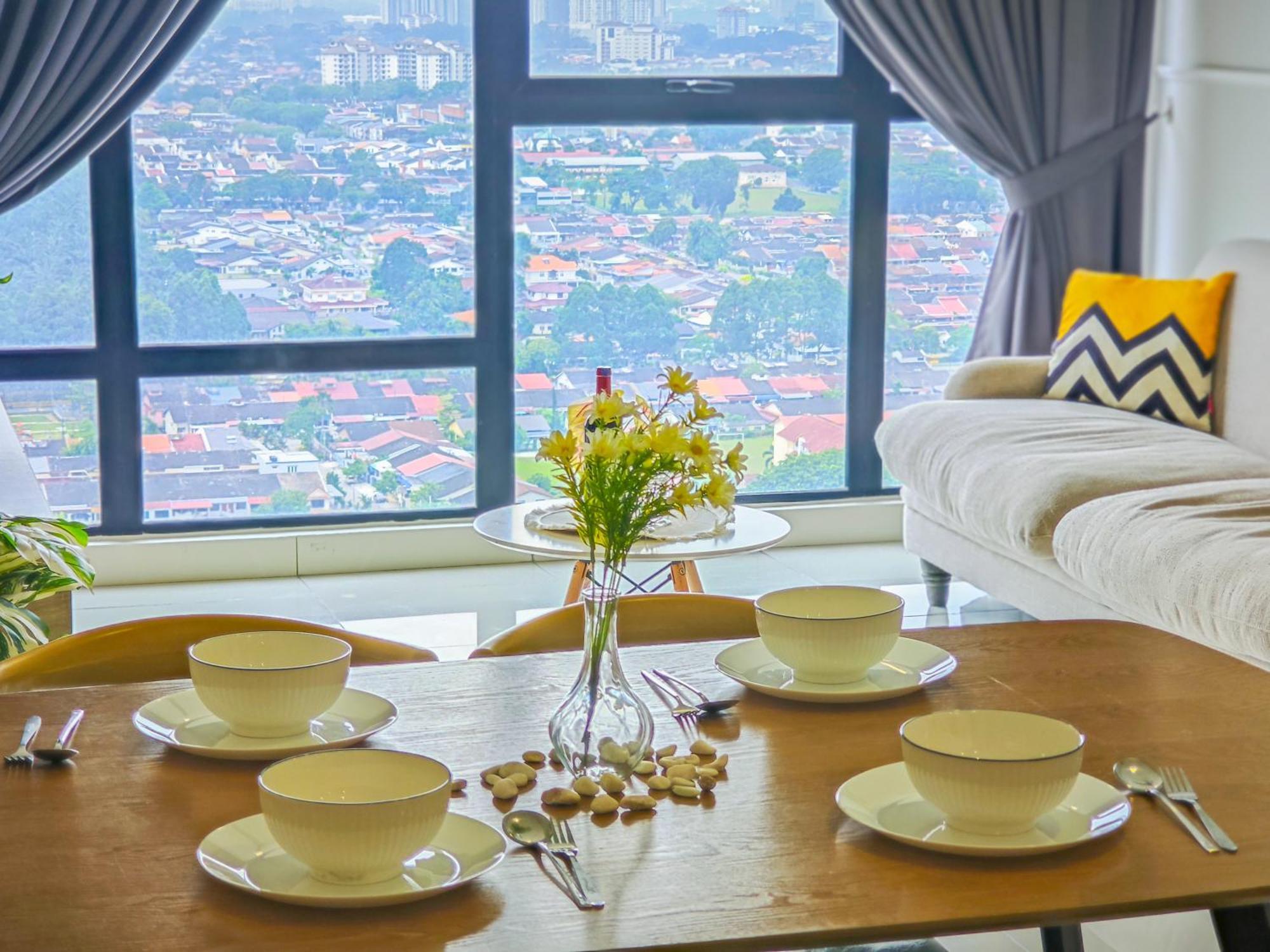 2br Wifi, Mid Valley, Mosaic Southkey, 5-7 Pax, 7 Mins To Ciq * Johor Bahru