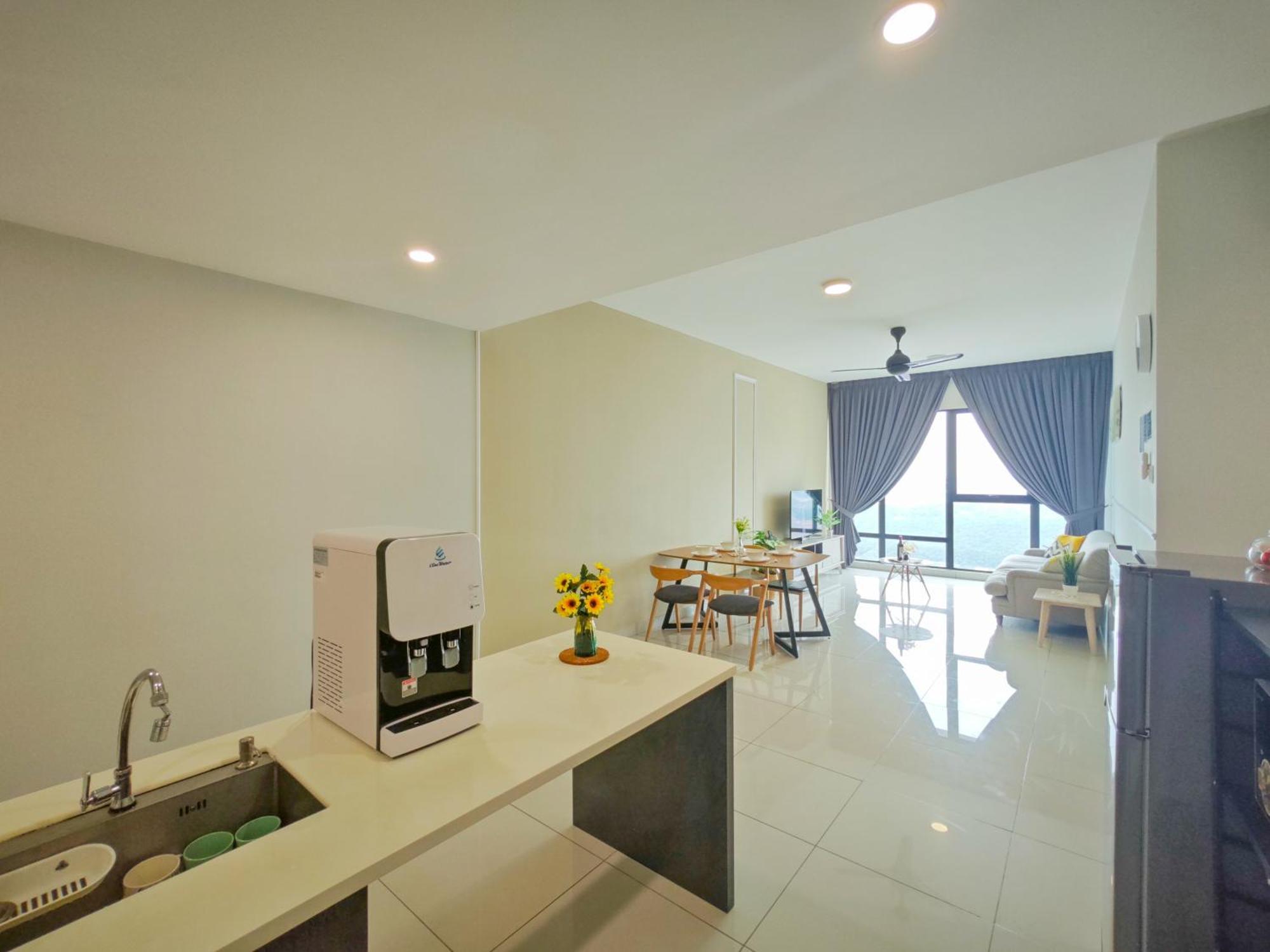 2br Wifi, Mid Valley, Mosaic Southkey, 5-7 Pax, 7 Mins To Ciq