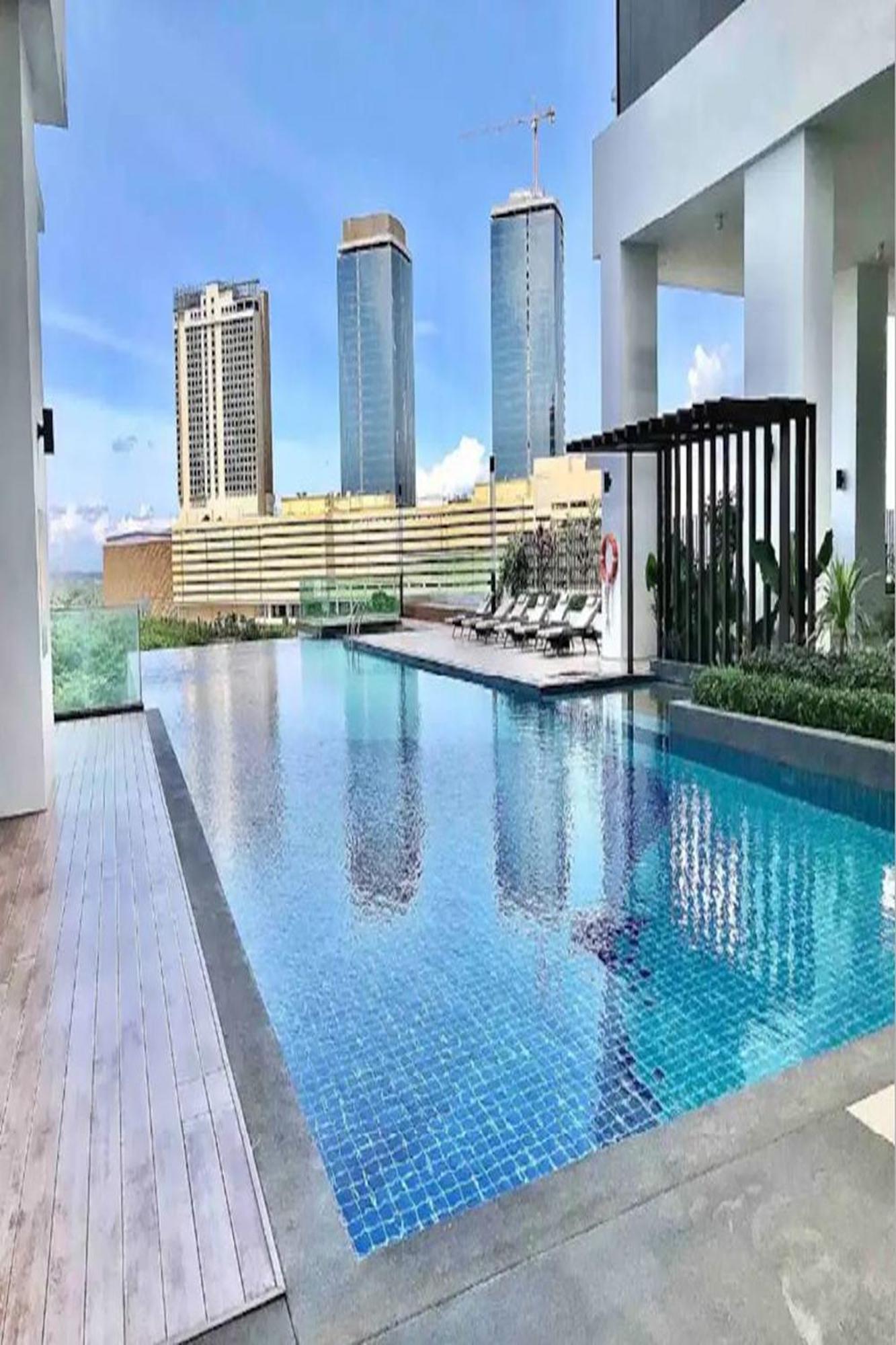 2br Wifi, Mid Valley, Mosaic Southkey, 5-7 Pax, 7 Mins To Ciq
